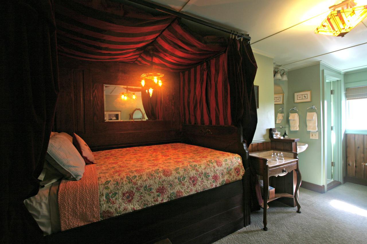 Kangaroo House Bed & Breakfast Eastsound Exterior photo