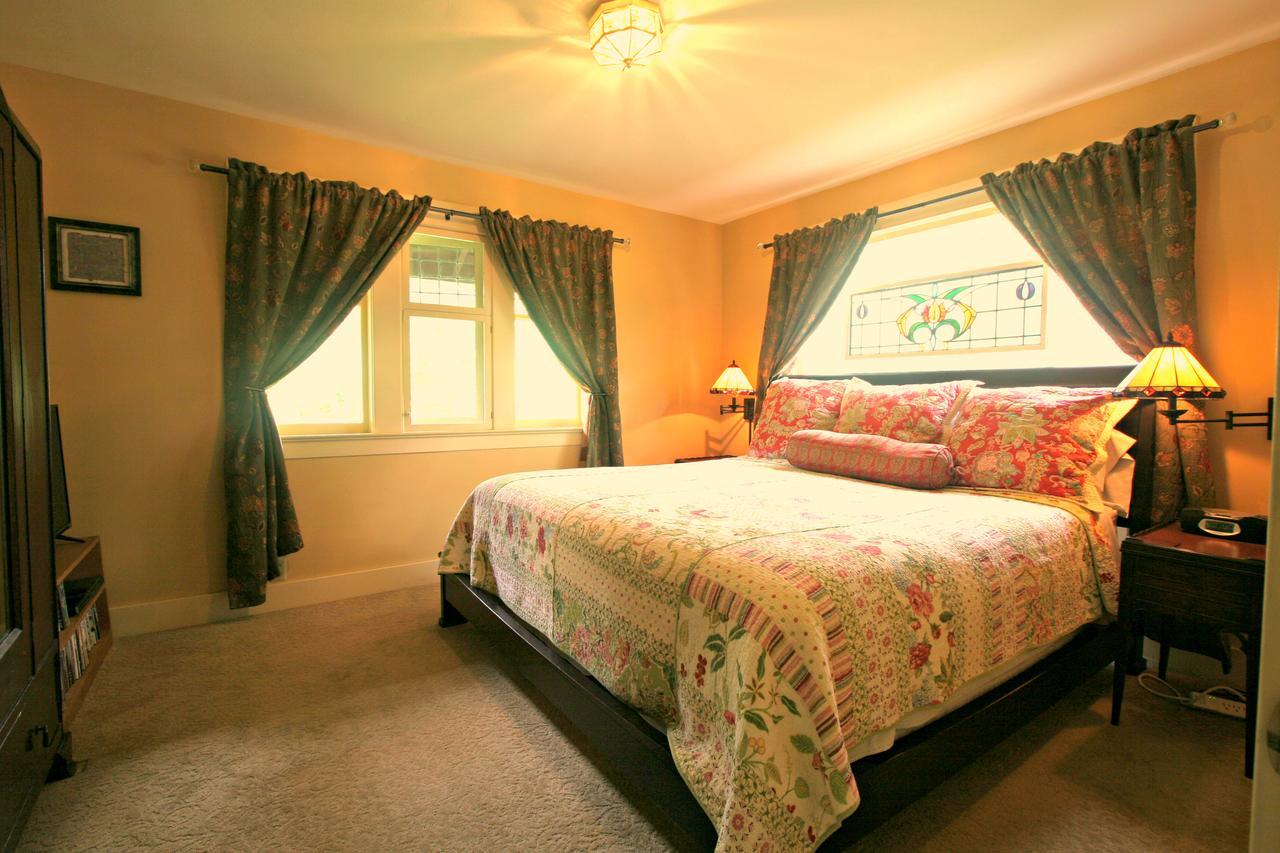 Kangaroo House Bed & Breakfast Eastsound Exterior photo