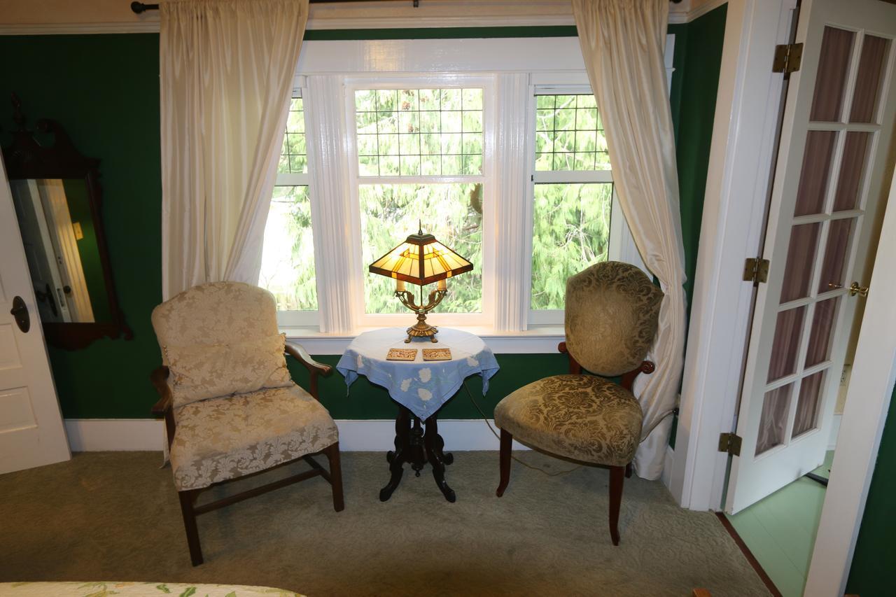 Kangaroo House Bed & Breakfast Eastsound Exterior photo