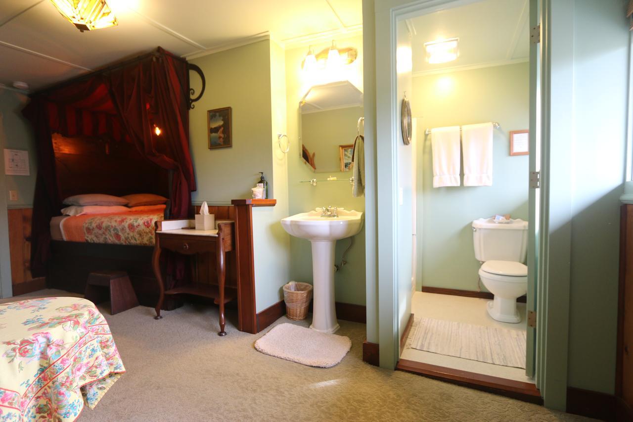 Kangaroo House Bed & Breakfast Eastsound Exterior photo