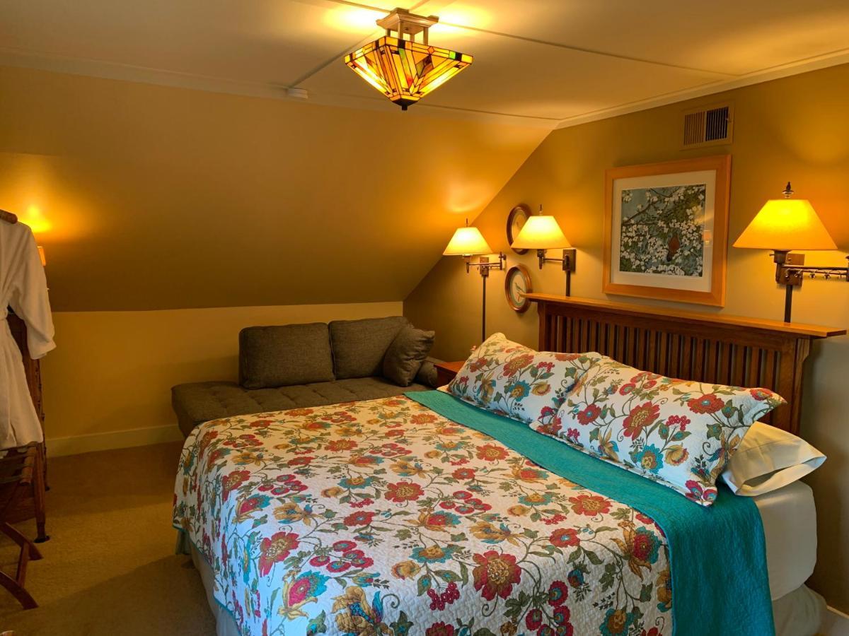 Kangaroo House Bed & Breakfast Eastsound Exterior photo